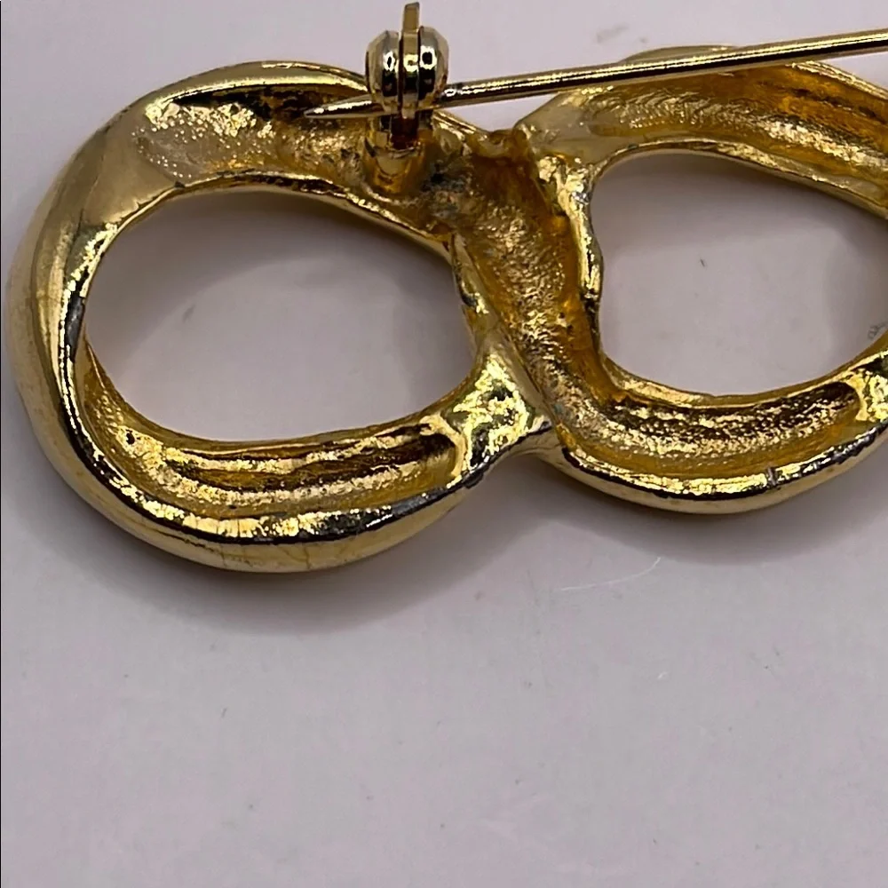 Vintage Gold tone Chain curb Link statement Brooch pin runway style